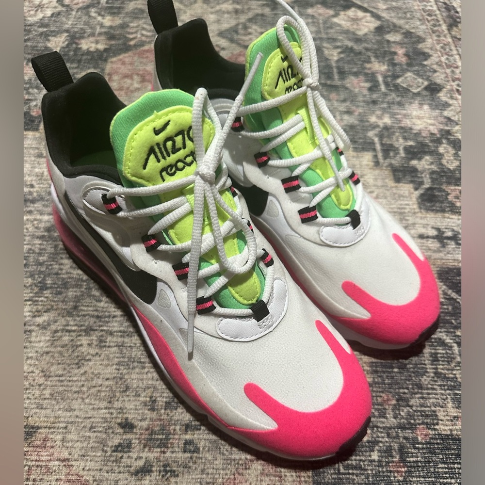 Woman’s Nike Reach shoes